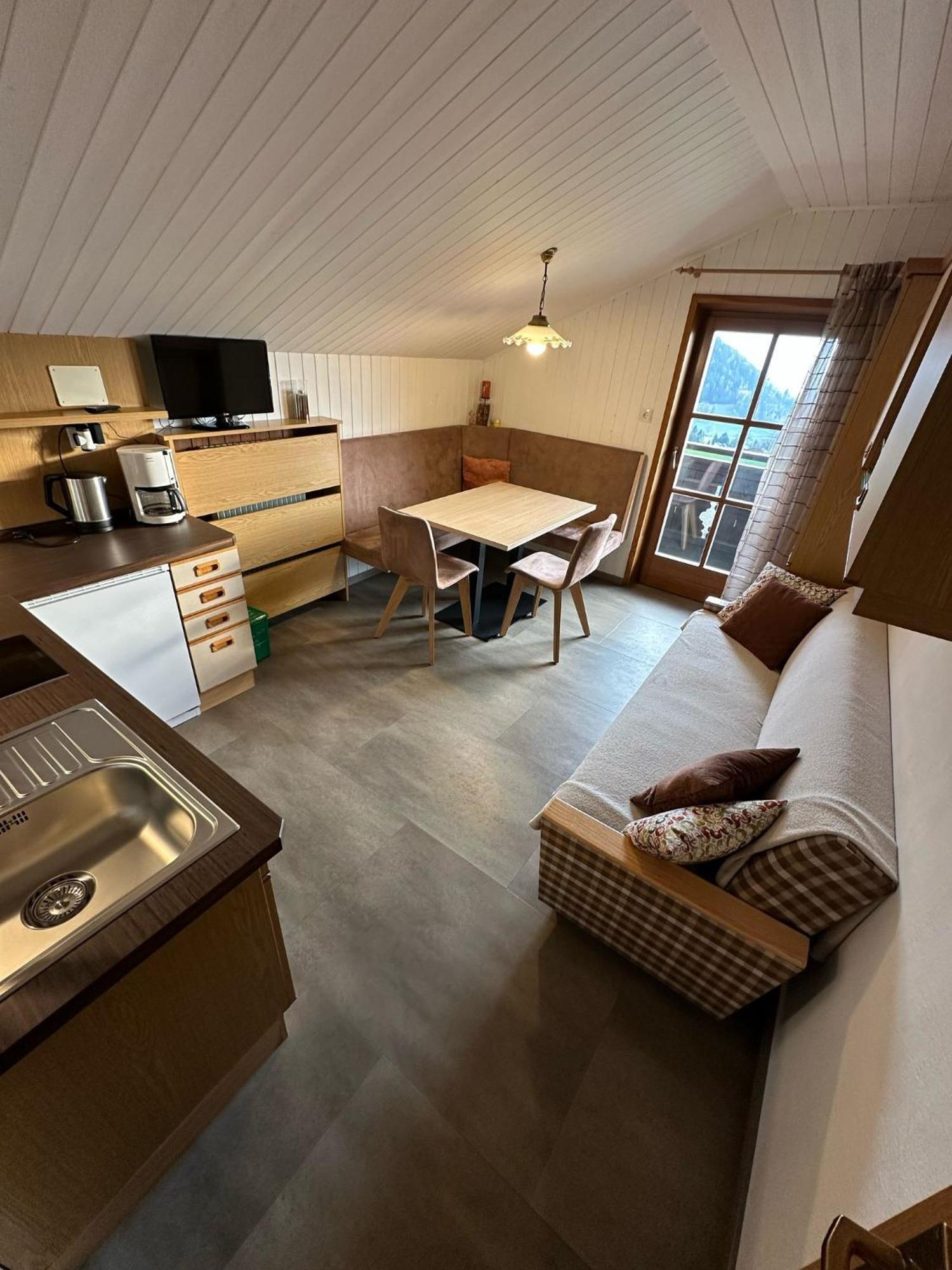 Alpenrose Apartment เมลตินา ภายนอก รูปภาพ
