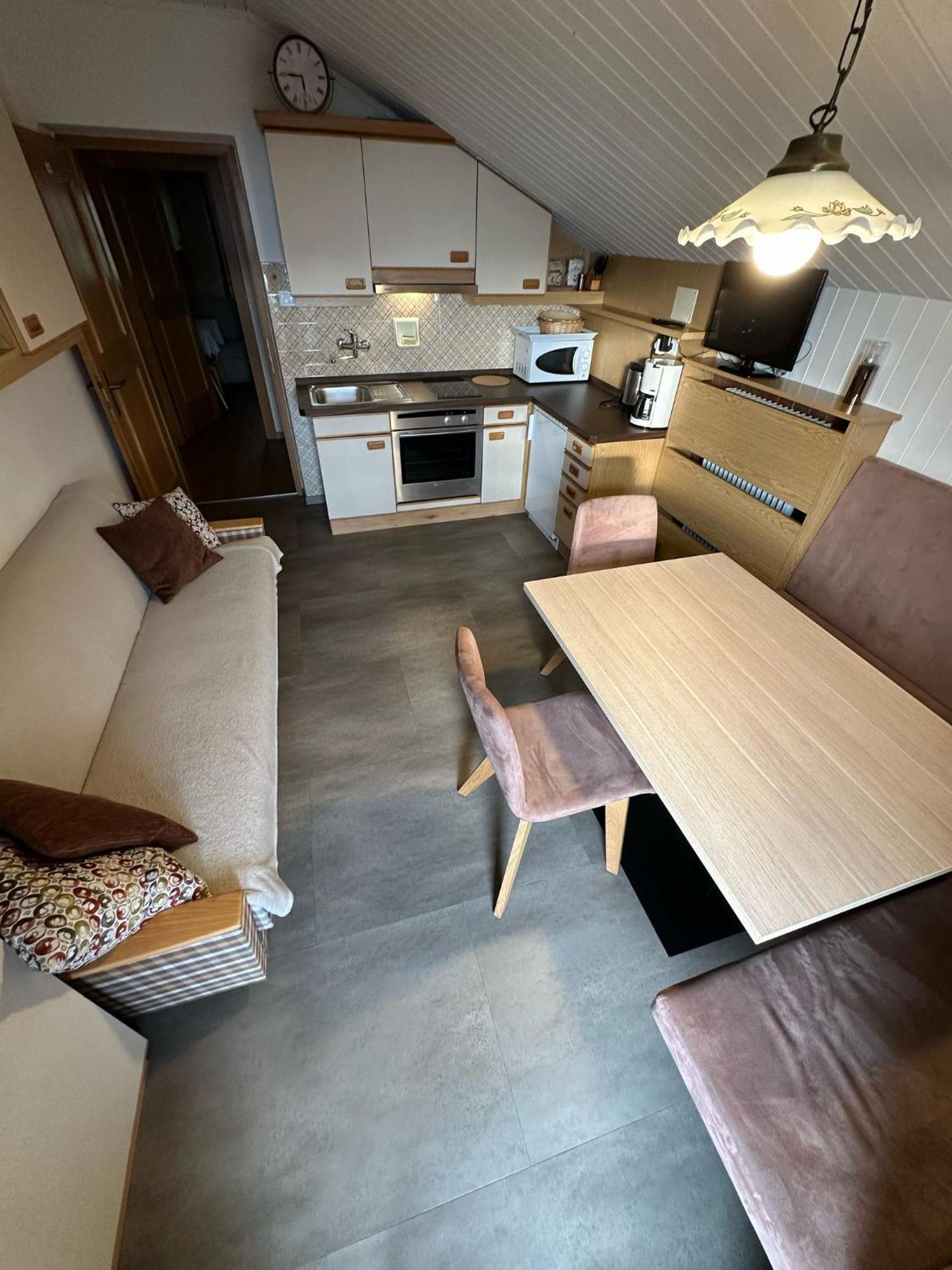 Alpenrose Apartment เมลตินา ภายนอก รูปภาพ