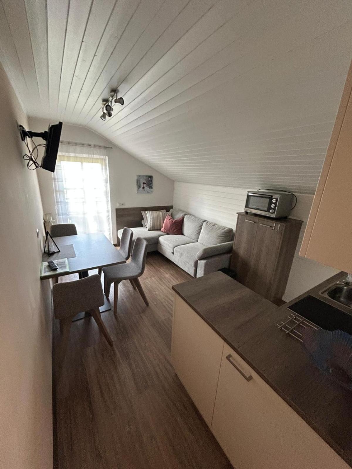 Alpenrose Apartment เมลตินา ภายนอก รูปภาพ