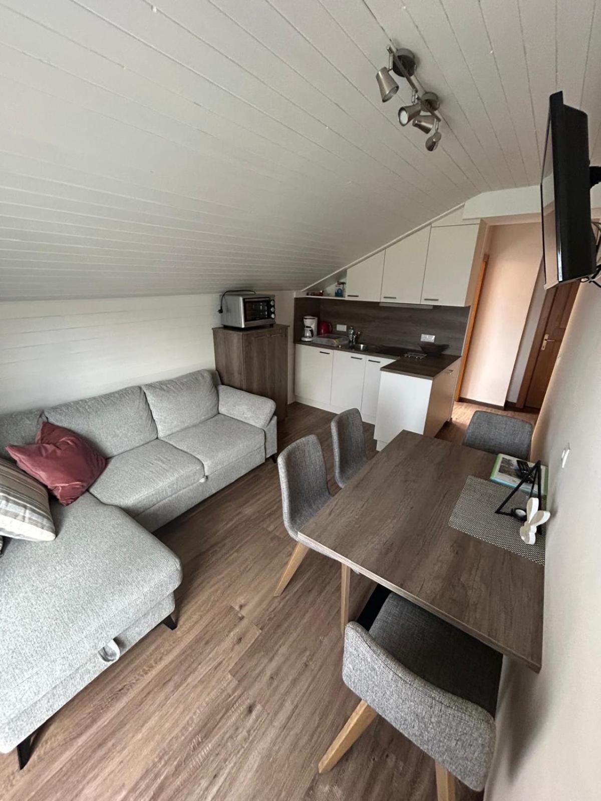 Alpenrose Apartment เมลตินา ภายนอก รูปภาพ